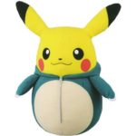 Peluche Pikachu dans son sac de couchage Ronflex – Pokemon